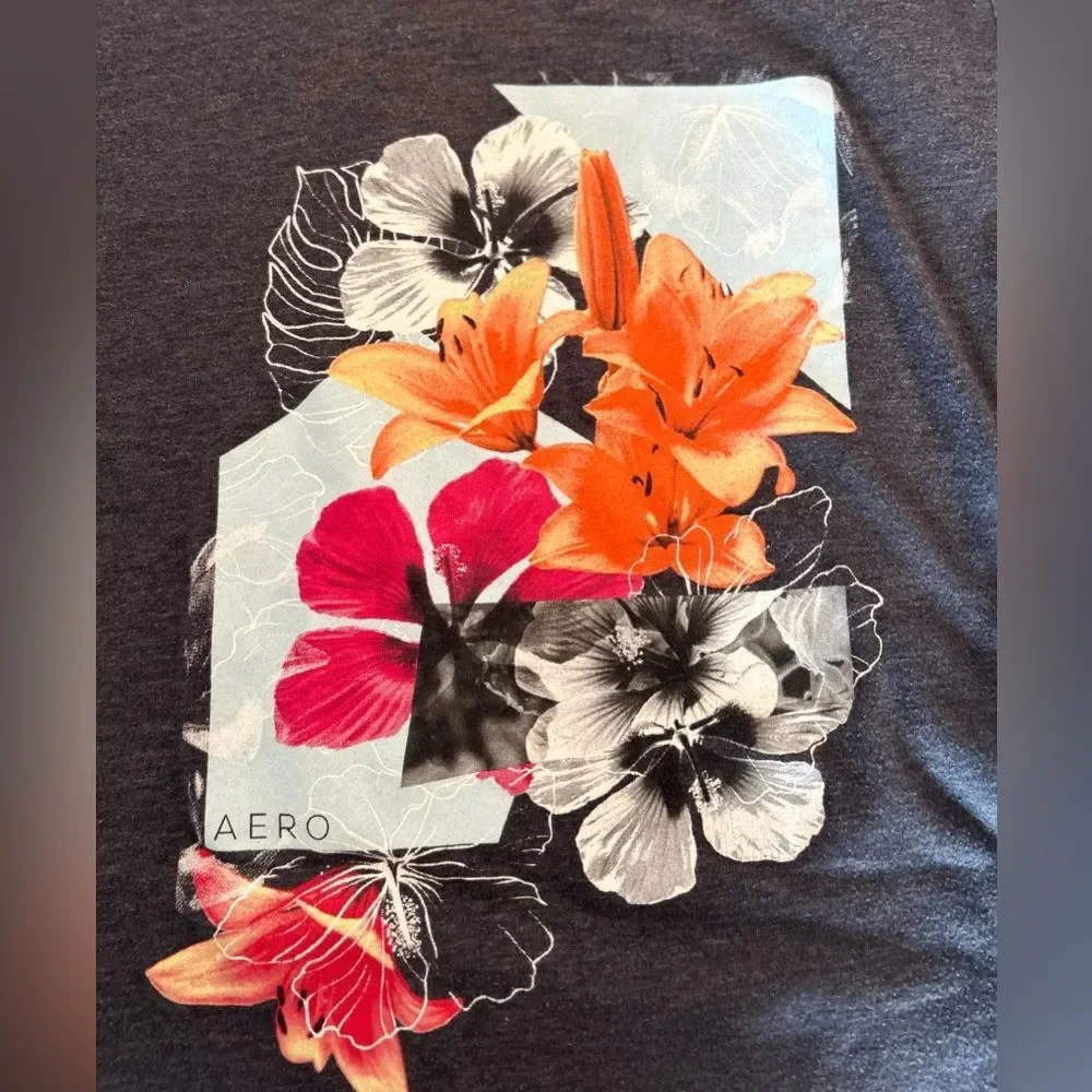 Aeropostale Tropical Hybiscis Pattern Tee Dark Gray Youth Large Pre Owned